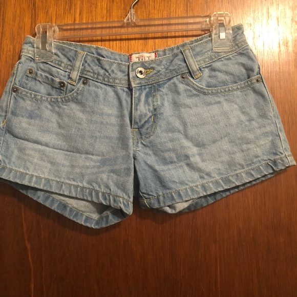 Tilt brand denim shorts. Juniors size 1. Barely worn. Excellent condition. - Picture 1 of 7